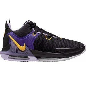 lebrons witness 7 lakers no box worn one perfect condition size 8.5